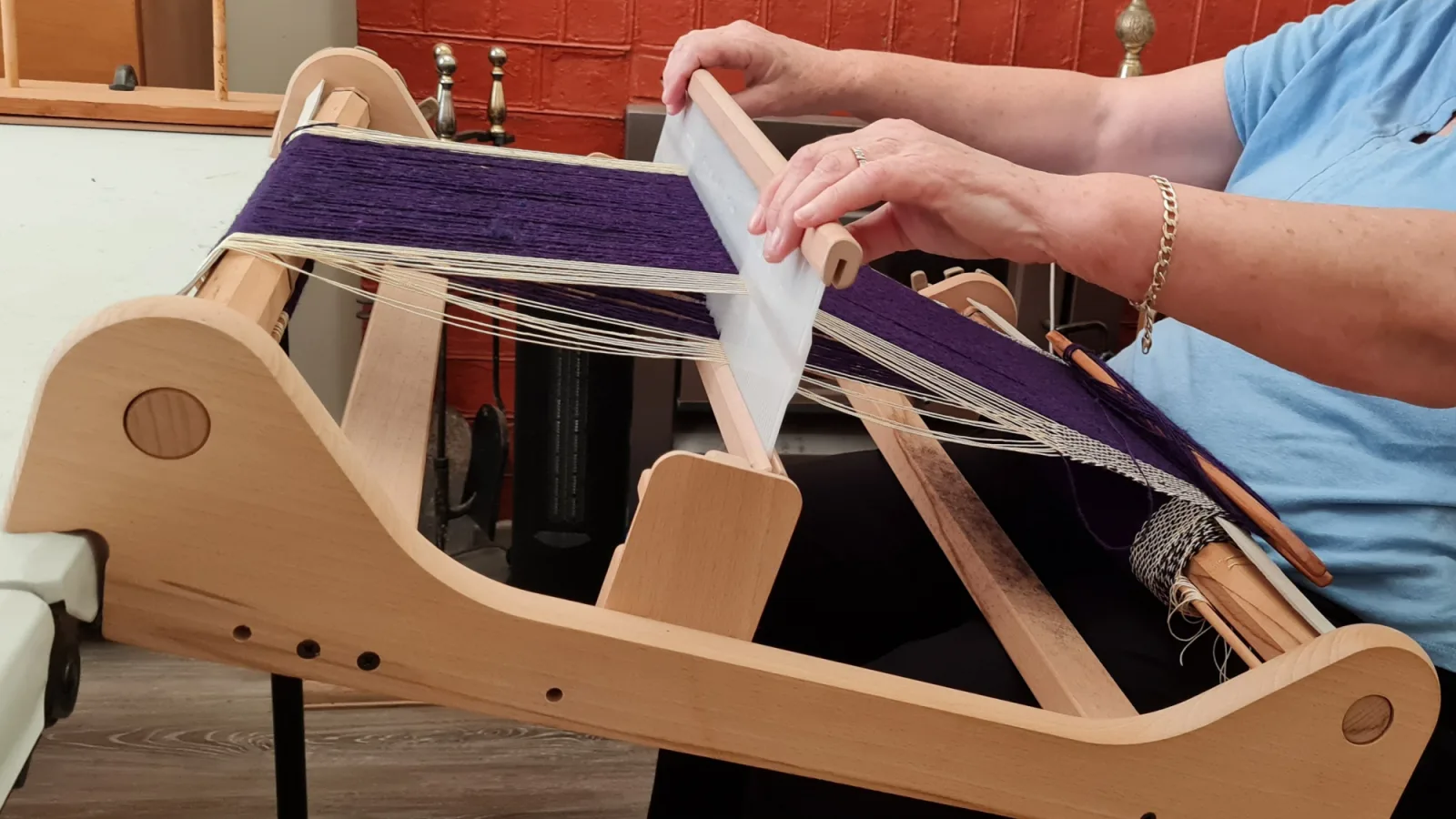 Introduction to Rigid Heddle Weaving Make a Scarf
