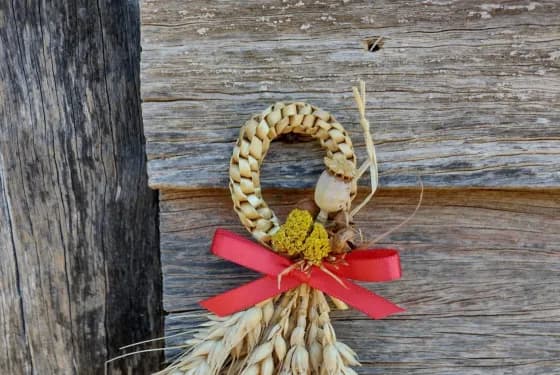 Traditional Straw Plaiting - Love Knots