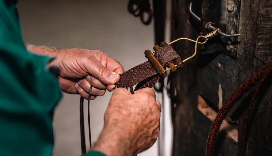 Leather Plaiting -  Make a Belt or Whip